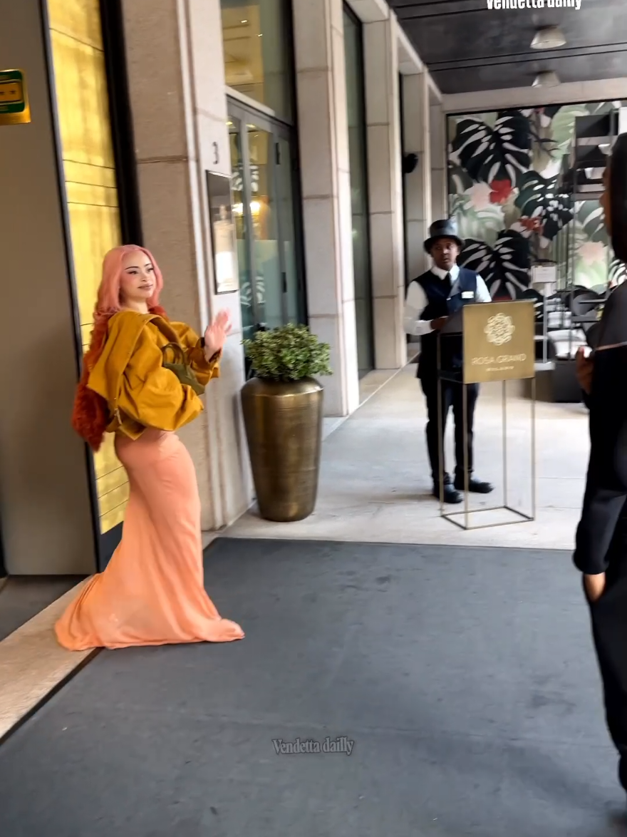 Ice Spice spotted exit her hotel in Milan @ice spice #milanfashionweek #baddie #creatorsearchinsight #foryou 