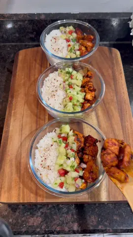 🍯🌶️ Honey Chili Crisp Chicken  4-day Meal prep  Sweet. Spicy. Crispy. Juicy. 🔥 This high-protein chicken paired with fresh pineapple cucumber salad and fluffy rice is the perfect balance of flavor + fuel. The tastiest meal prep 🍍🍚💪 ✨ Chicken 	•	🍗 3 large chicken breasts 	•	🧂 1 tsp salt 	•	🧃 1 tsp chicken bouillon 	•	⚫ 1 tsp black pepper 	•	🧄 1 tsp garlic (powder or minced)     •	🧅 1 tsp onion powder  	•	🌶️ 2 tsp paprika 	•	🥵 2–2.5 tbsp chili crisp oil 	•	🍯 2 tbsp honey 🥗 Pineapple Cucumber Salad 	•	🍍 2 cups pineapple, diced 	•	🥒 1 1/2 cups cucumber, diced 	•	🧅 1 cup red onion, diced 	•	🍅 1 cup tomato, diced 	•	🌿 1/4 cup cilantro, chopped 	•	🧂 Extra salt, pepper, lime juice to taste 🍚 Rice 	•	1 cup uncooked white rice (makes 4 cups cooked) ✨ Rice Topping 	•	🌿 Oregano (to taste) 	•	🌶️ Chili flakes (to taste) 🔥 How to serve: Add 1 cup rice + 1/4th chicken + pineapple cucumber salad to each bowl. ⚡ Macros per serving: 	•	510 calories 	•	47g protein 	•	58g carbs 	•	11g fat