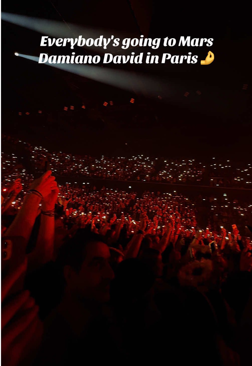Damiano David en concert à Paris, ça donne ça 👆#damianodavid #concert #foryou #pourtoi @Damiano David @Dove Cameron @Gérard Drouot Productions @adidas arena 