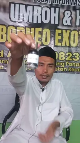 parfum hajar aswad Rindu ingin merasakan suasana Mekkah & Madinah? 🌙 Sekarang kamu bisa menghadirkannya lewat Parfum Premium Rindu Tanah Suci Edition. Dengan 4 varian wangi istimewa: ✅ Kiswah – aroma khas, segar, cocok pria & wanita ✅ Raudhah – wangi lembut, menenangkan jiwa ✅ Kasturi – memberi kekhusyukan sholat & rasa damai ✅ Hajar Aswad – soft & kalem, segar setelah mandi ✨ Keunggulan: ✔ Tahan lama 6–8 jam ✔ Non alkohol, aman untuk ibadah ✔ Soft fresh, tidak menyengat ✔ Bisa dipakai pria & wanita (unisex) ✔ Packaging premium + garansi jika pecah Bukan hanya parfum, tapi simbol doa, rindu, dan ketenangan hati. Cocok dipakai sendiri maupun hadiah untuk orang tercinta. ❤️ 📦 Bonus spesial: tasbih digital & peci haji pada paket tertentu. 🚚 COD seluruh Indonesia, stok terbatas! #ParfumRTS #SemarStoreOfficial #ParfumTanahSuci #WangiMekkah 
