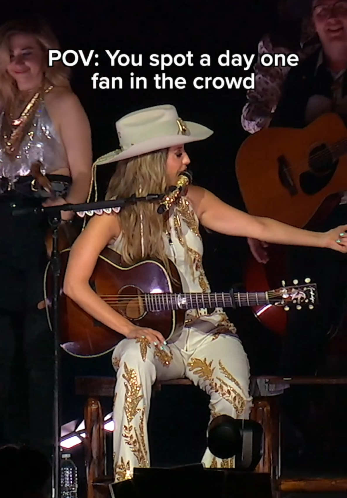 Nothing makes my night more than seeing a familiar face in the crowd. It’s been quite a ride hasn’t it?! Thanks for hangin on tight with me ❤️