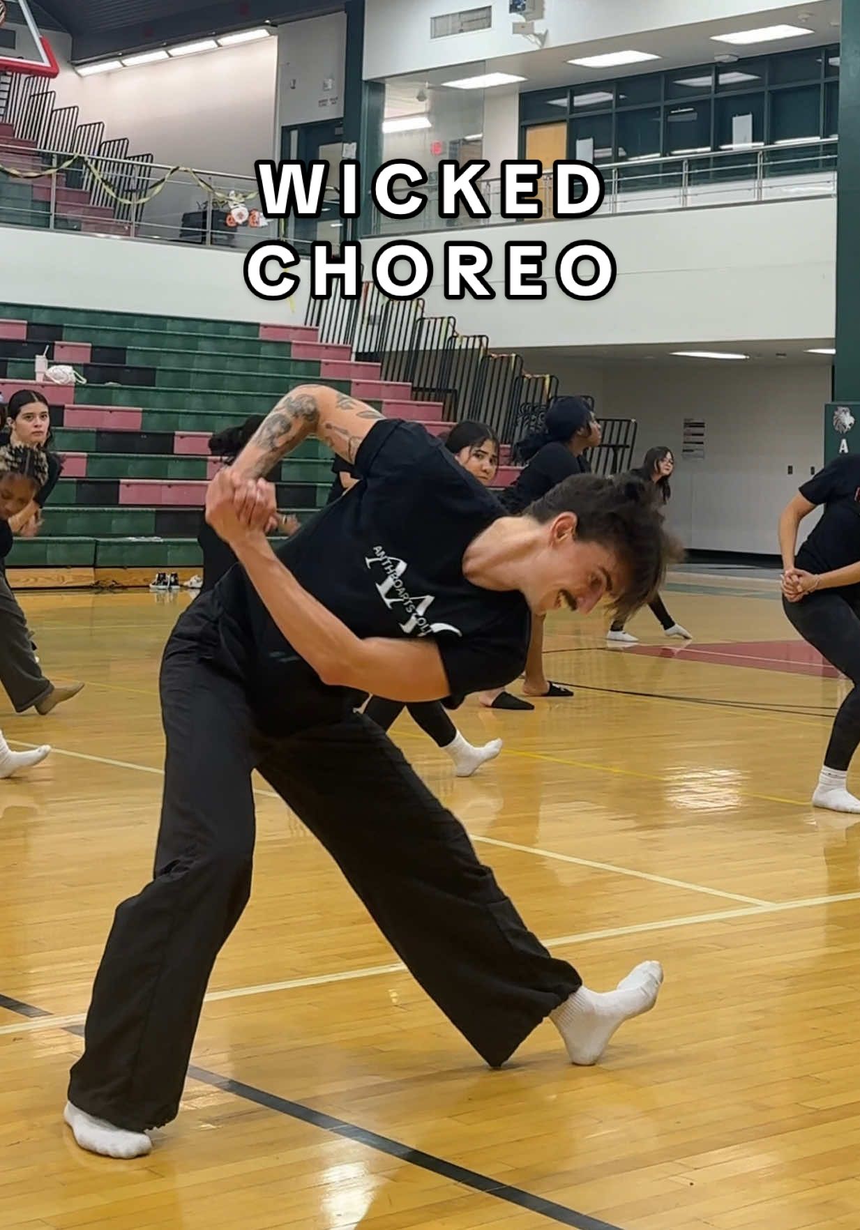 yall mind if I have a Wicked moment ??  some days I get to teach dance which is so very fun 💚 @WICKED the Musical @Wicked: For Good  #oneshortday #wicked #dance #musicaltheater #jimmyguash