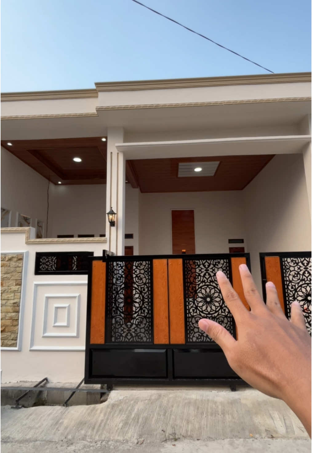 Dijual Rumah Minimalis Siap Huni Di Tambun Selatan  Bangunan Minimalis Siap Huni Desain minimalis Rangka atap baja ringan Dinding bata ringan  Lantai full granite Luas Tanah 72 (6×12) Luas Bangunan 50 Kamar tidur 2 Kamar mandi 1 Listrik 1300 Air sumur Bor ( mesin jetpump ) SHM  Lokasi di Perumahan Griya Asri 2 Sumber Jaya Tambun Selatan Seling Phoin  Lingkungan aman dari banjir  Fasilitas lengkap SD,SMP dan SMA ada dalam 1 perumahan Di lintasi jalur angkot ke stasiun Hanya ± 15 menitan ke stasiun Tambun   Harga 450 juta Cash nego info lebih lanjut Hub: 0822-1324-7221 #rumahdijual #rumahidaman #bekasi 