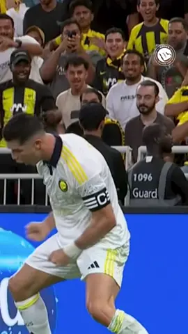 The GOAT in the air 👑  Ronaldo doubles it! 2️⃣ #AlNassr #SportsOnTikTok #foryoupage #النصر #Ronaldo 