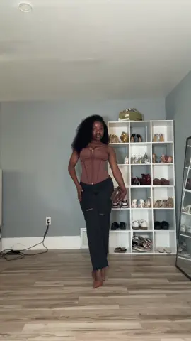 @SHAPSHE serving the girls right!!!🥂🤏🏾 Get this shapewear in my showcase