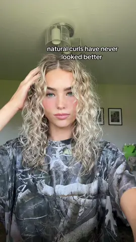 #curlyhair #secretproduct #definedcurls #blondecurls 