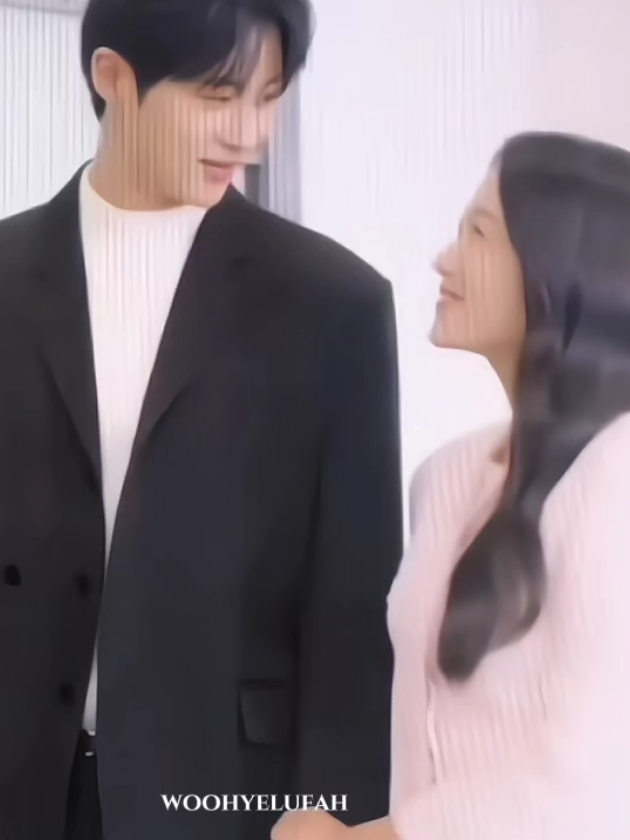 gandengan aja terus sampe pelaminan jg gpp 😭🧎  #byeonwooseok #kimhyeyoon #woohyecouple 
