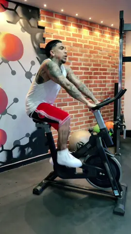 En una semanita estamos de gira por Europa nuevamente !!! En lo que se mete este dancehall duro en la calle !!! Pa irla aplicar feo una vez más !!! El 420 !!! Terry deportivo 