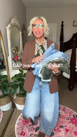 GAP Barrel Jeans - so so comfy and cuteeee 💁🏼‍♀️ FREE SHIPPING #jeans #barreljeans #fallfashion #falloutfits #womensfashion @Gap 