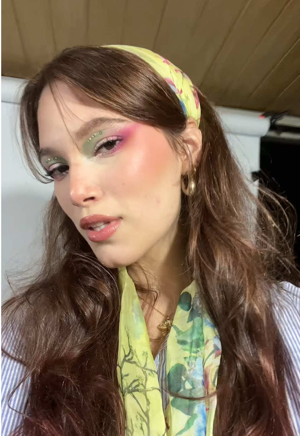 segundos antes deu me desequilibrar no papel e quase rasgar tudo  #pinkhair #makeup #fyp #eyeshadow #itgirl 