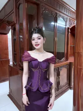 GoodMorning ម៉ូយៗ 💜 ជិតដល់ខែការទៀតហើយបងៗ  ចង់បានឈុតកម្មវិធីហែរជំនូន រ៉ូបអីផ្សេងៗ អាចកម្មង់កាត់ពីហាងគីមហ៊ួរ កាត់ដេរបានណា😘❤️