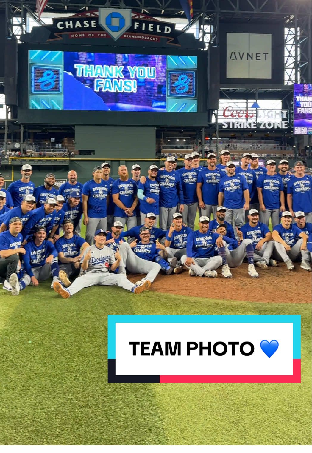 Can’t take the team photo without Doc! 😂 #dodgers #sports #losangeles 