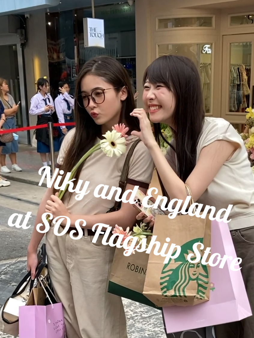 มาหา #NikyQRRA #NikyWarinrat #NikyEngland ที่งานเปิดตัว #SOSflagshipstore