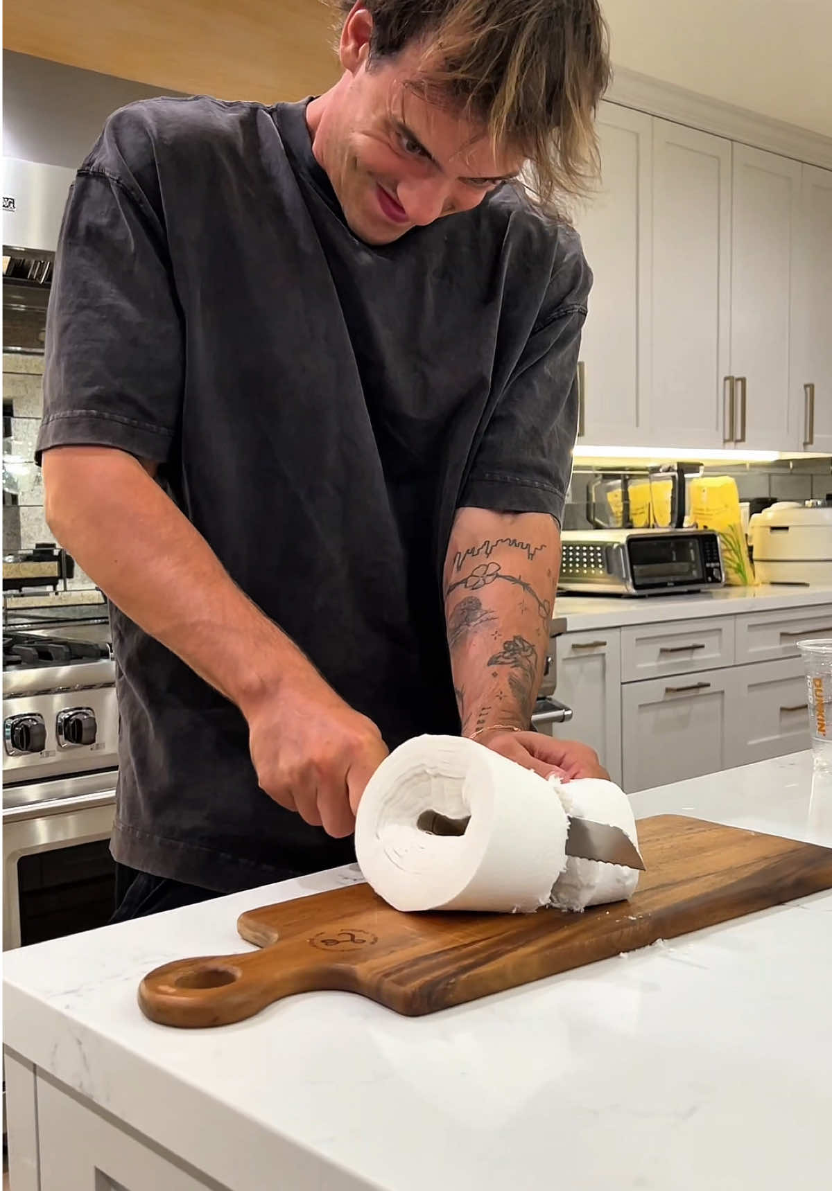 I don’t think I’ll ever be using this life hack…😳🧻 #LifeHack #DIY #tipsandtricks #athome 