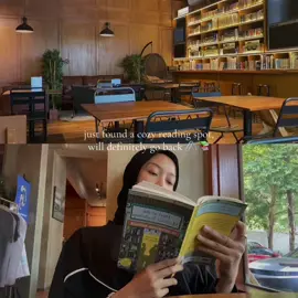 Cozy corner + coffee + books = perfect me-time at 📍@Ruma Coffeatery ☕️ ⭐️ you can even borrow books here! 📚💌 #bookish #library #jakartaplacetogo 