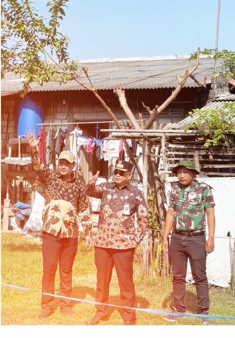 Bupati Pati, Sudewo, meninjau langsung lahan calon pembangunan RS Bhayangkara di Desa Tambahmulyo, Jakenan (25/9). Beliau memastikan lahan sudah diserahkan kepada Polri dan berharap pembangunan bisa terwujud melalui anggaran 2026 dengan dukungan dari Pusat Kedokteran dan Kesehatan Polri. Jika terealisasi, RS Bhayangkara ini akan menjadi tambahan fasilitas penting untuk meningkatkan layanan kesehatan masyarakat Pati dan sekitarnya. 🙏✨ #bupatipati #pati #sudewo #fyp #viral 