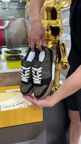 Nắng xuyên qua ô cửa hàng xóm e #reviewgiay #oder #xuhuong #sneaker #thờitrang 