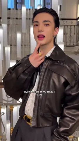 King ate it up  #hyunjin #sugaronmytongue #straykids #hwanghyunjin #versacess26 