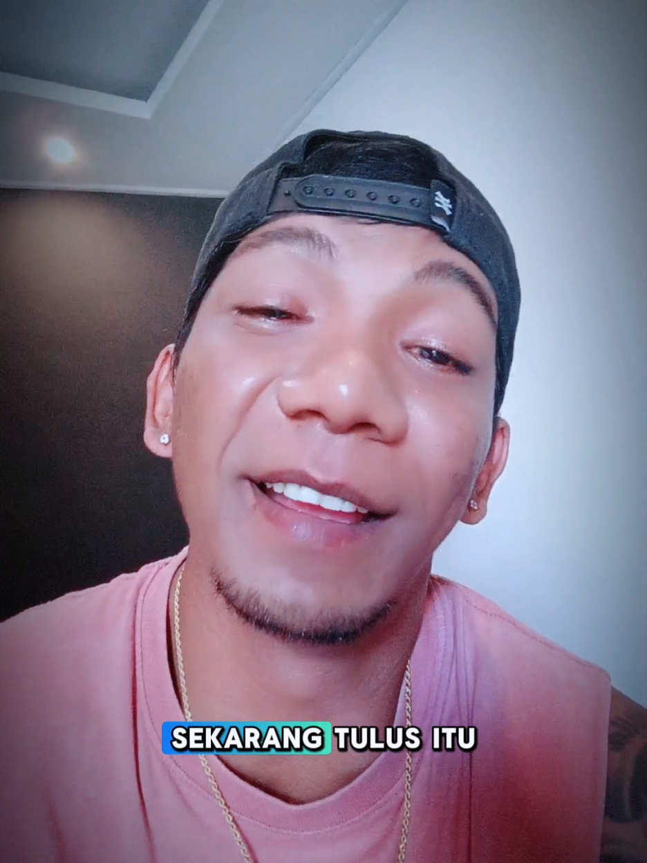 Membalas @listya157 gak semua TANGAN yang MENJABAT itu niatnya MENGANGKAT. Kadang cuma nunggu WAKTU buat MELEMPAR lo ke BAWAH.