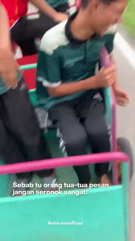 Alahaiiii dik… lain kali jangan terhibur sangat ya. Video: nthxr4th__ #ohbulan #kinitrending #jangan #seronok #rodaputus