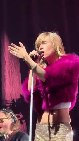 #sukiwaterhouse 