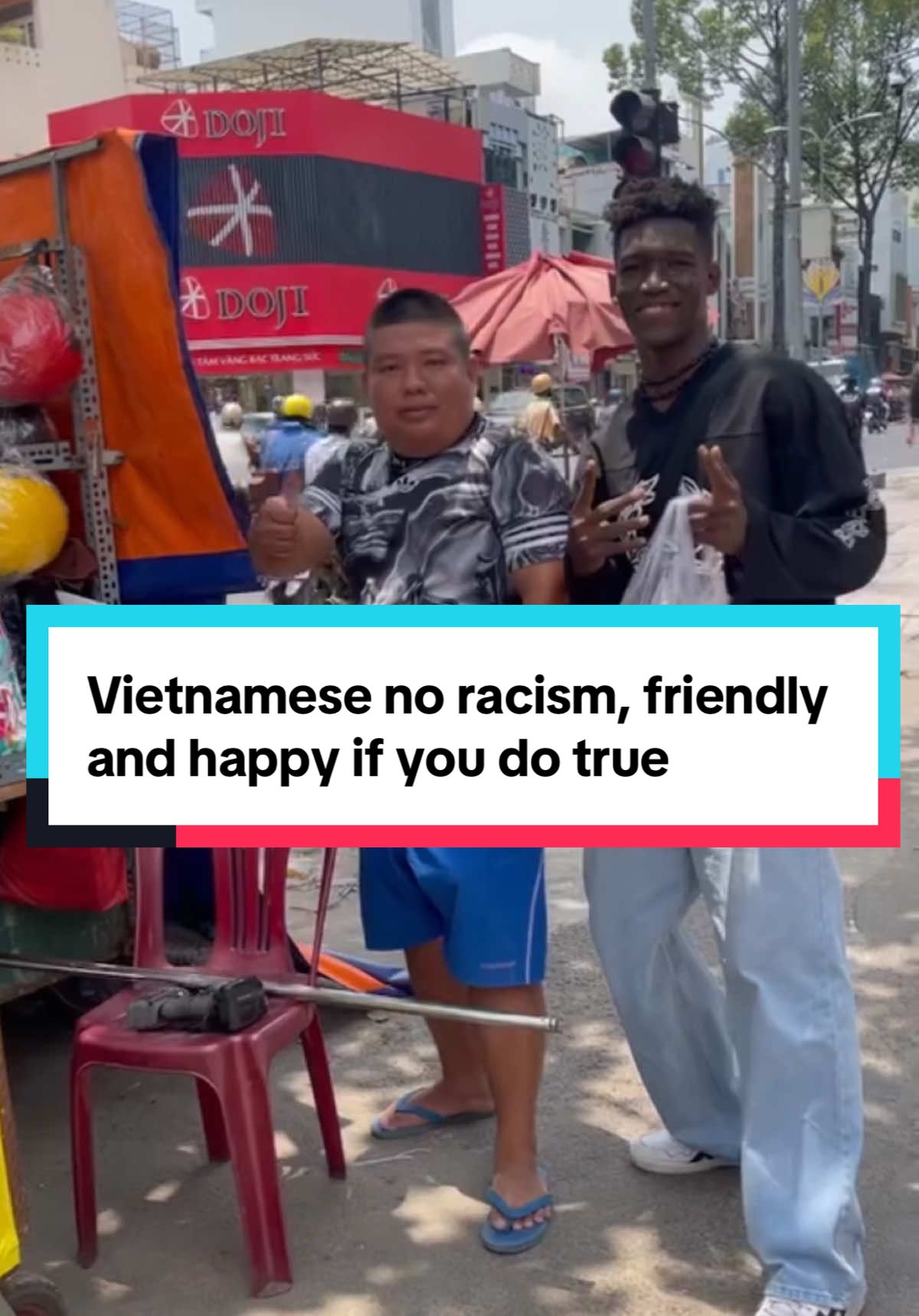 Người Việt Nam thân thiện lắm, không phân biệt màu da đâu. Khách nước ngoài ơi, hãy đến Việt Nam du lịch để cảm nhận sự thân thiện và văn hoá chúng tôi, chỉ cần bạn không làm sai và yêu Việt Nam, chúng tôi sẽ thân thiện với bạn #tour #travel #tiktokviral 🫂🙌🏽