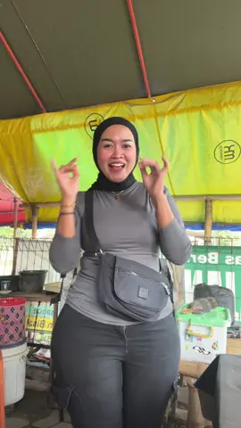 Selamat siang,,, jo lali ndelok karnaval mmapir ngopi ndek warunge mbak rina bolo,,, #warungkopimbakrina #bakolkopicantik #mampiryuk #kencong 