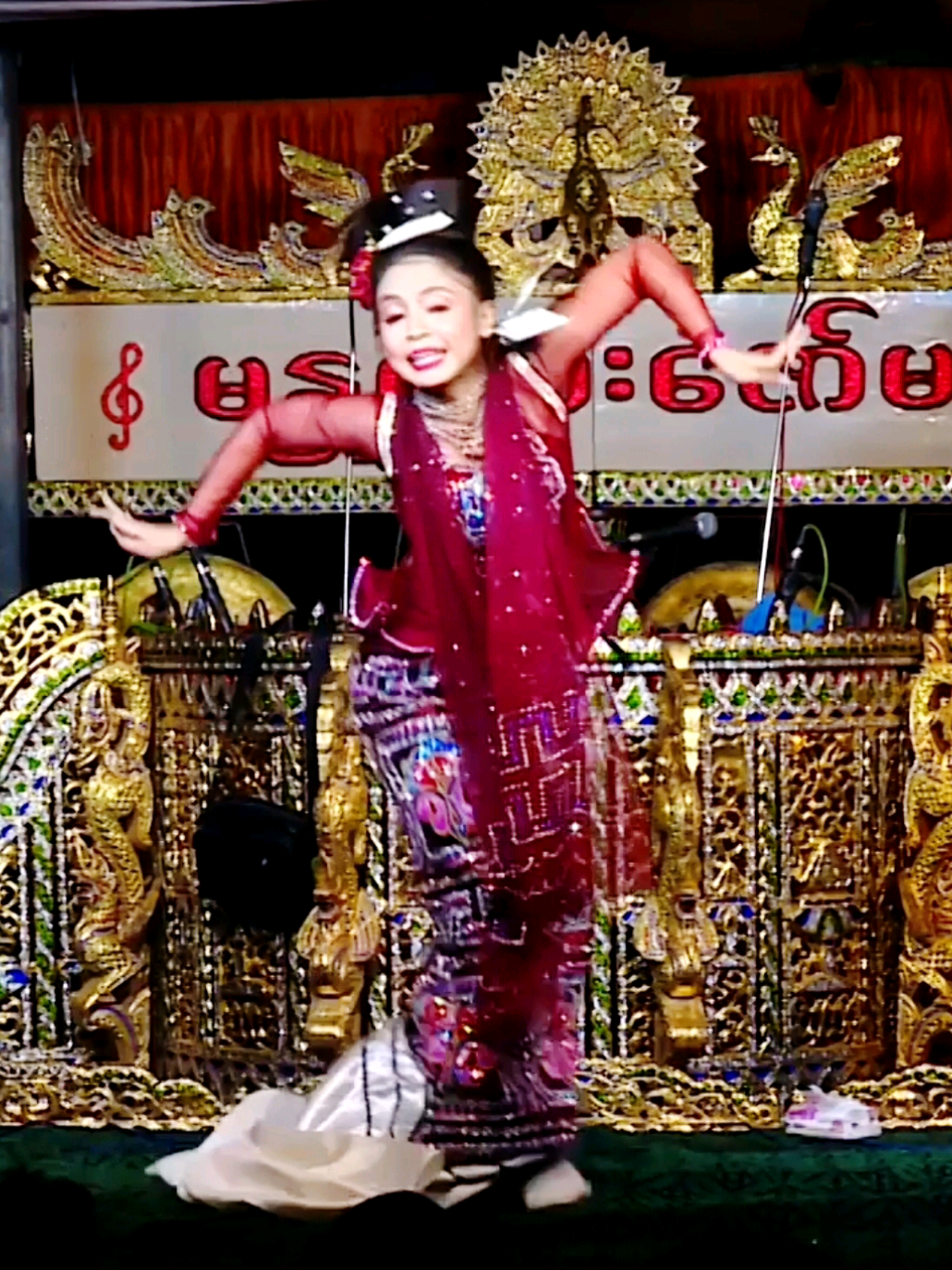 #ရွှေတံဆိပ်ဆုရှင်အငြိမ့်မင်းသမီးငြိမ်းချမ်းခိုင် #မန္တလေးဇော်မင်း #အလှူ့ဒါယကာဦးလူအေး #အလှူ့ဒါယိကာမဒေါ်ခင်မျိုးဝေ #ကျောက်ပန်းတောင်းမြို့ 