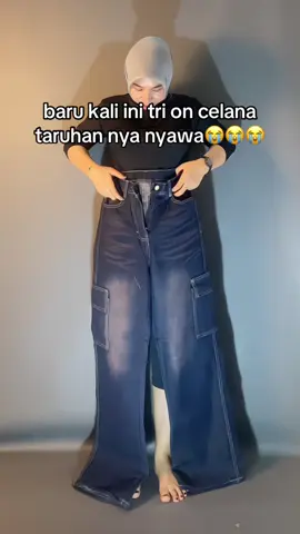tahan napas sbntar please carrgo y cakep tpi aq slh ambil size#fyp #ootdhijab #outfitinspo 