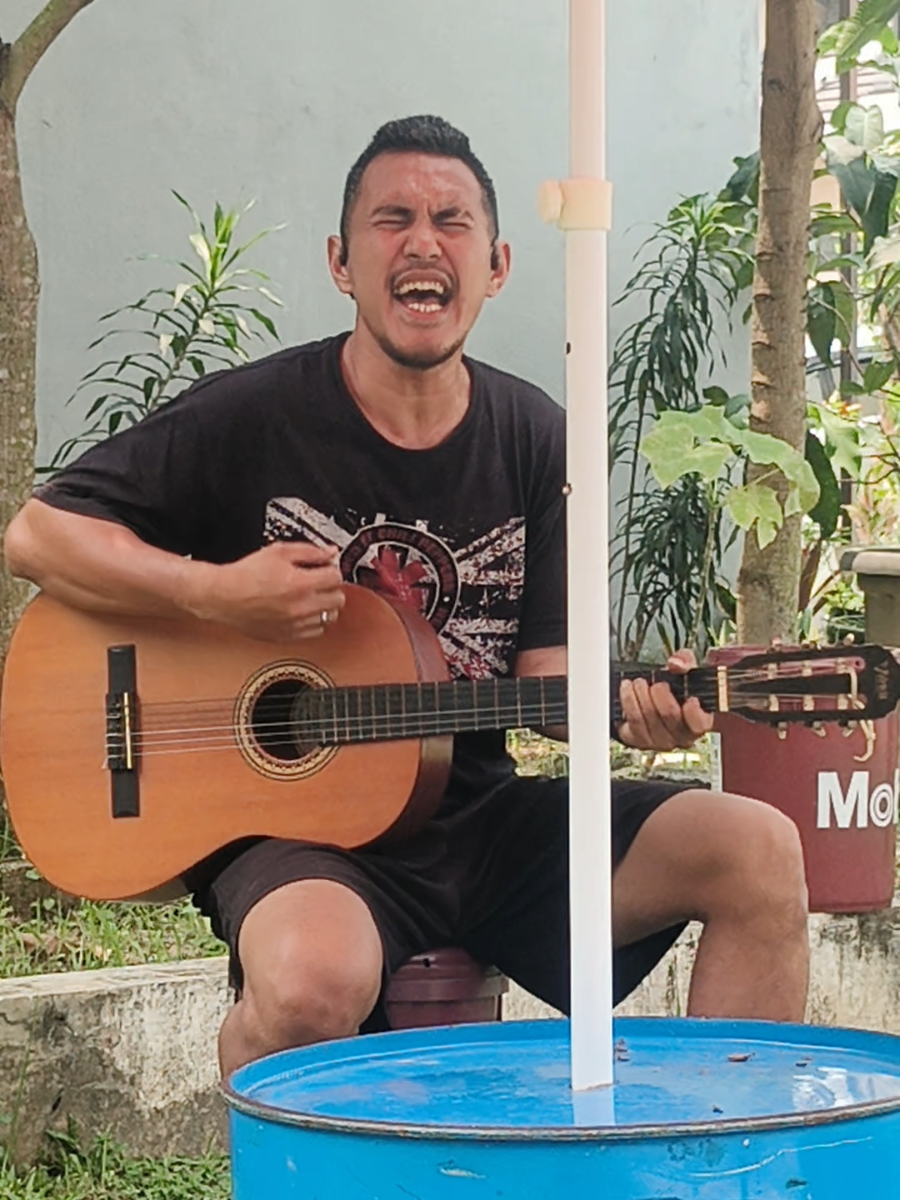 Lihatlah aku disini Melawan getirnya takdirku sendiri Tanpamu Naff - terendap laraku #coverlagu #lipsync #naff 