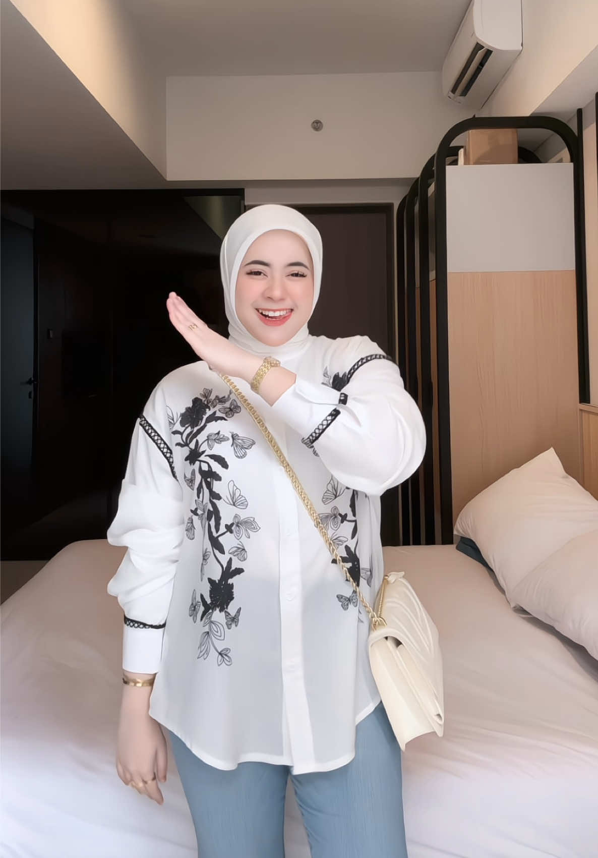 jangan salah pasangan nanti...  #atasanwanita #kemeja #kemejamotif #ootdfashion #OOTD 