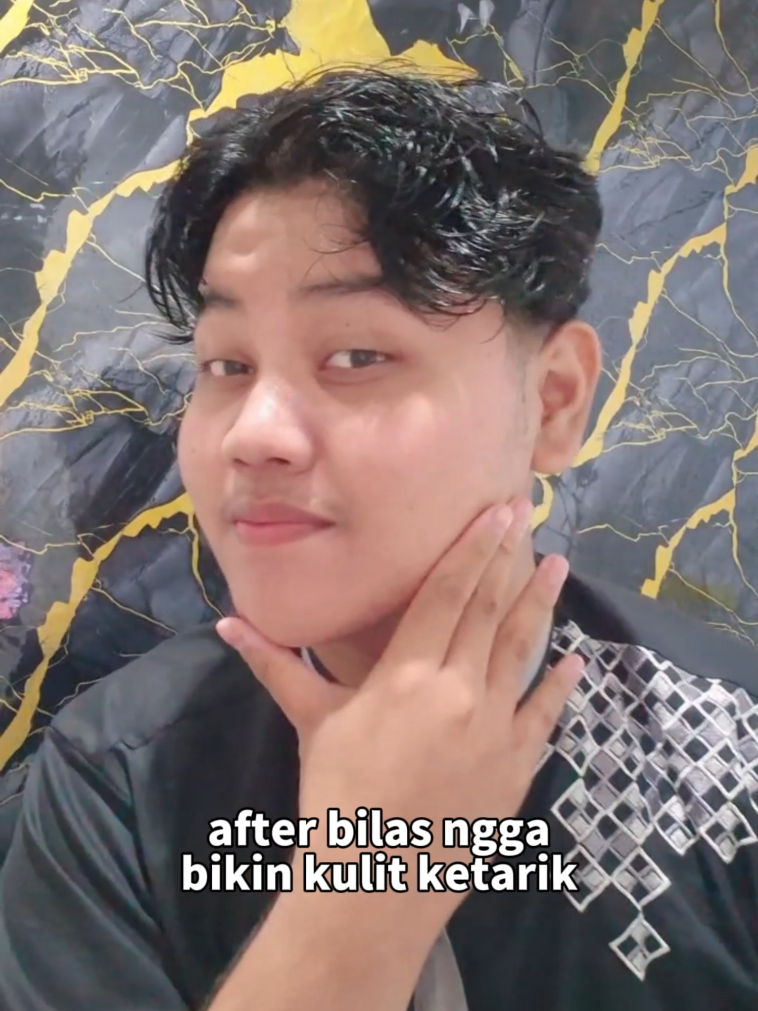 setelah digunakan tidak ketarik dan bonus nya wajah glowing loh🙌#wajahbersih #bersihkanporipori #SkincareFirst #chaloneseskincare #skincareisselfcare #bumilbusuiaman🥰 #CleanSkin #rekomendasi #bpomdanhalal✅ #KulitSehat #foryourbeauty #sabuncucimuka #wajahcerah #facewash #chalonesefacialwash #fyppppppppppppppppppppppp #masukberanda #facialwash #viral