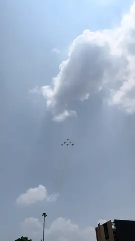 Jauh di Langit Dekat di Hati 