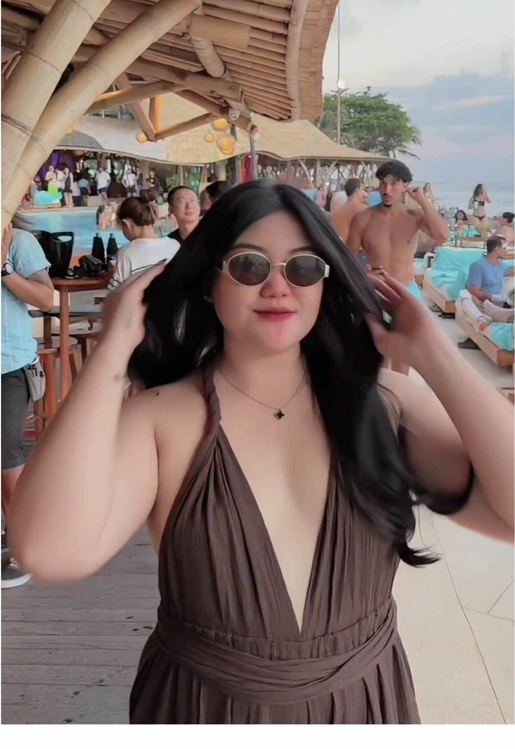 baju lucu ini beli di offline store @Bamboo Blonde , yg mau bisa beli di websitenya atau di oyen😍❣️  #fashionplussize #bambooblondeindo #outfitideas #summerfashioninspo 