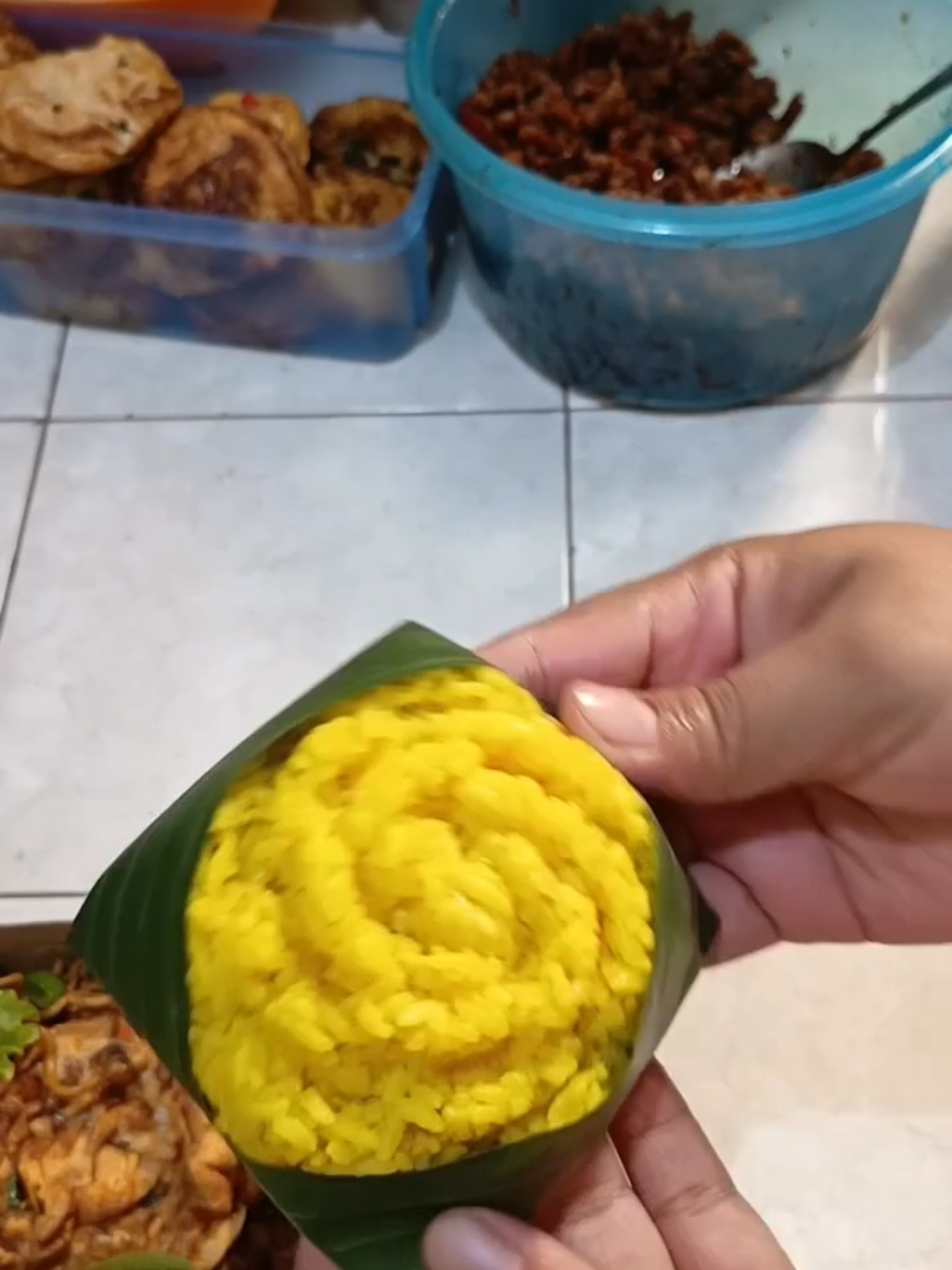nasi kuning 10rb sekali makan sepuluh ribu di tangan istri yang tepat #nasi #nasikuning #paket10ribu 