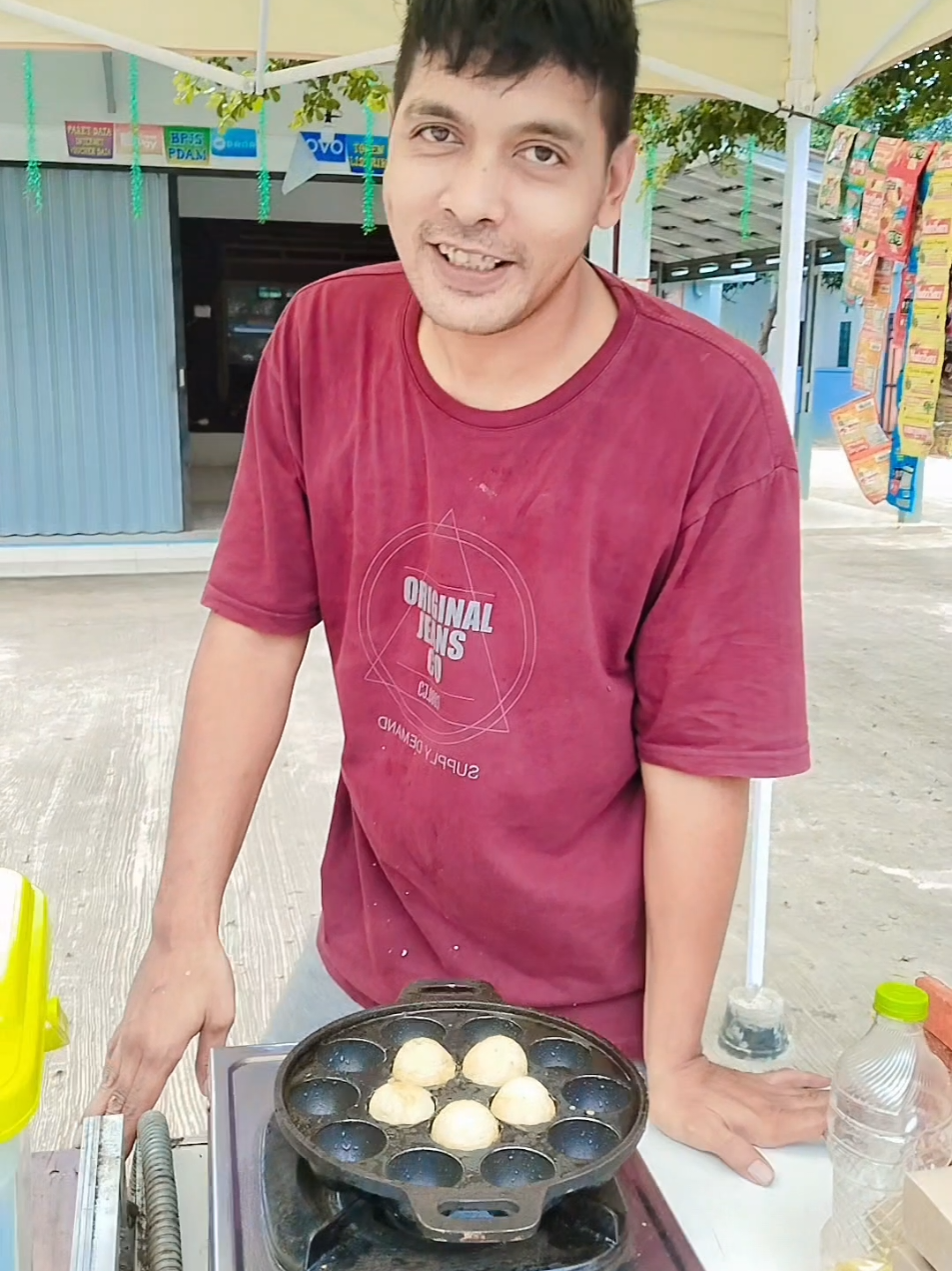iklan dulu yaa.. warga labuan banten, takoyaki enak dan murah lokasi kolam renang embun sejuk, picungbera, banyubiru #labuanbanten #takoyaki #fyp #food #viral 
