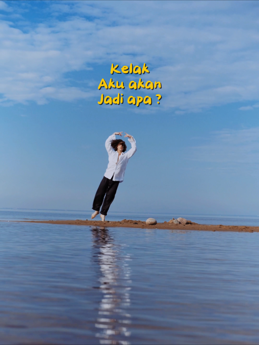 Ingat saat masih kecil kita bercita-cita ingin jadi apa ?. nyatanya ketika sudah dewasa mau jadi apa saja tidak masalah yang penting halal. #liriklagu #katakata #mindset #fyp #trends 