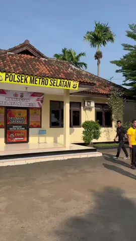 Apel dilanjutkan Olahraga bersama personel Polsek Metro Selatan. 