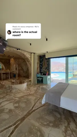Replying to @saucy empress -MJ  Here is the room, complete with a marble soaker tub! 