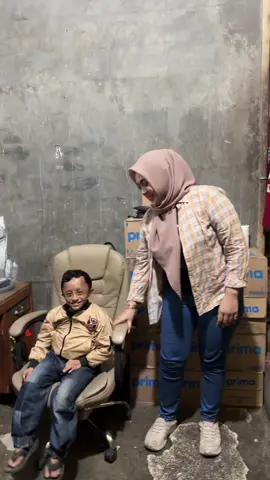 Bersama mas teguh cilik#bakulmendoanviral #tempemendoan #suciisotang #mendoanambasuciisotang84 #miekuthelsucisotang #sotoayamsuciisotang #bakulmendoanviral 