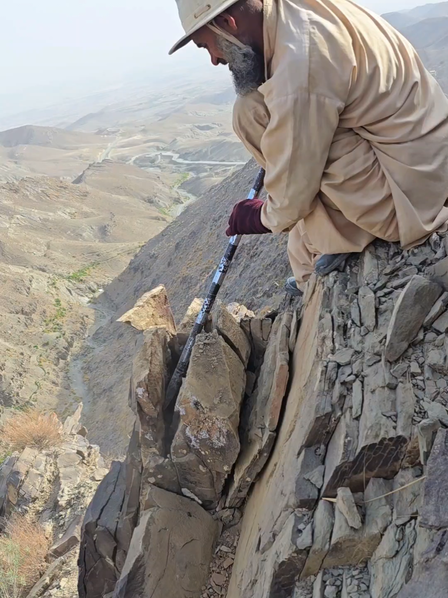 Rarest Stones In Mountain ⛰️ #stonemining #mininglife #viral #foryoupage #treanding 