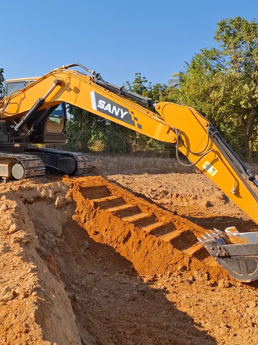Control ควบคุม😍😍😍#excavator #รถขุด #explore #automobile 