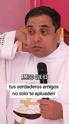 Los amigos no son los que solo te aplauden, son los que son sinceros contigo aunque duela.  #amigosdeverdad❤️🌵  #Sinceridad  #lealtad⚖️⏳  #reflexiondeldia🌟 