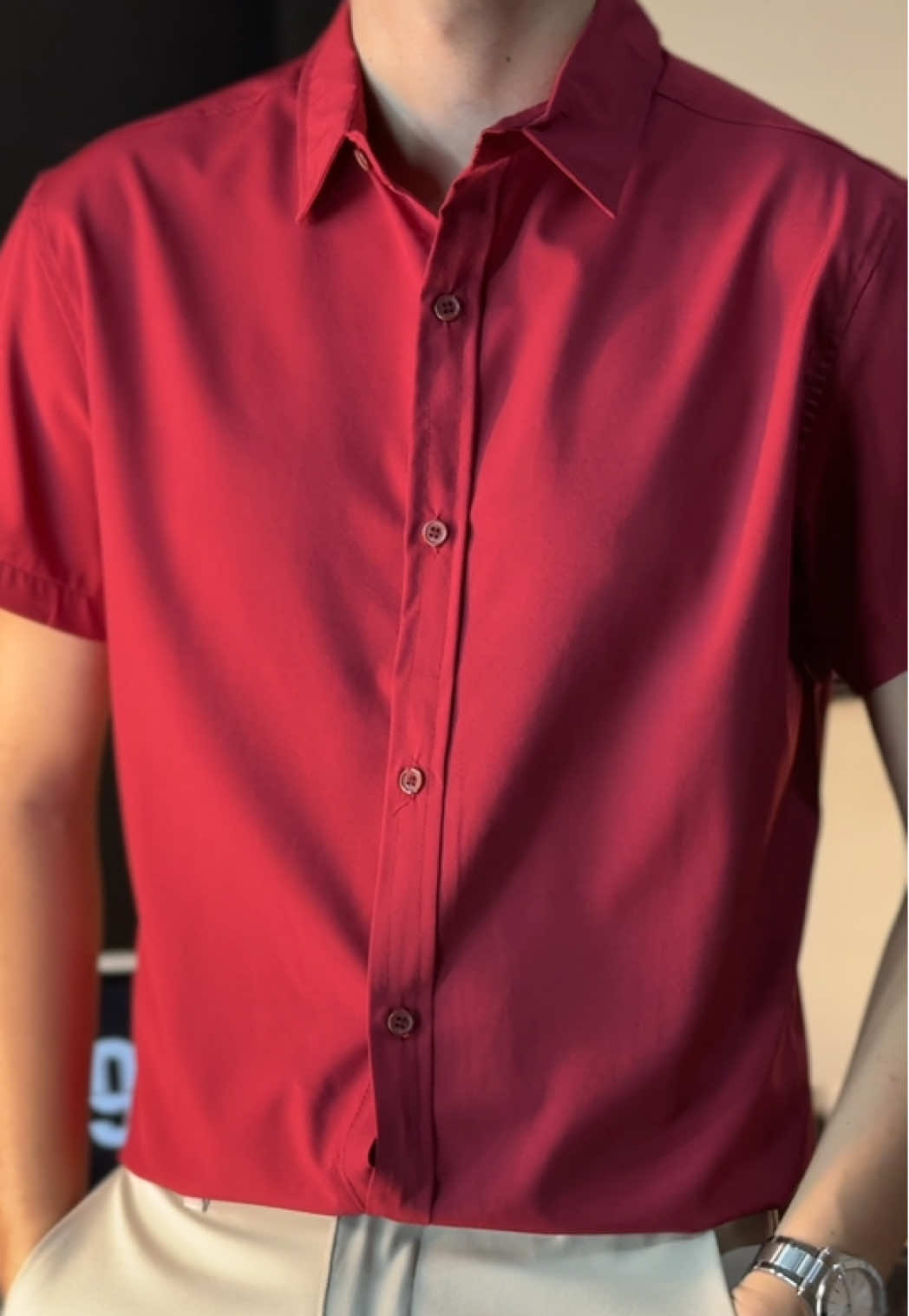 Christmas is coming kaya wag na magpapahuli sa outfit this December. Checkout na! #otakupolo #maroonpolo #redpolo #christmaspartyoutfitideas #decemberoutfit 