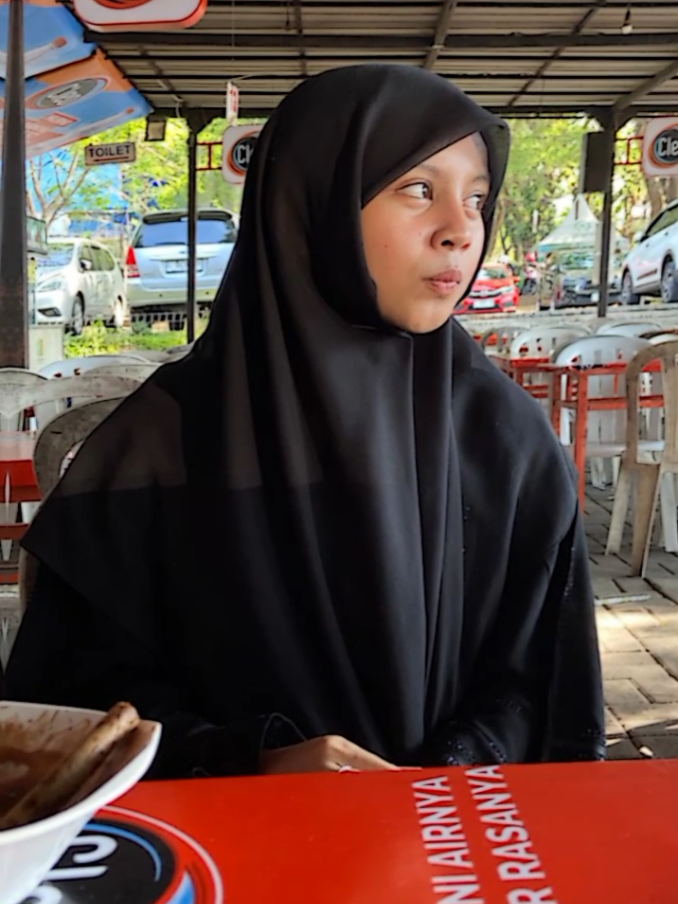 harahh tertangkap kamera wkwk mana lagi makan😭 @mailya ikrima @meylamay  #mailyaikrima #arimhafizindonesia2019 #xybca #hafizquran #justcontent 