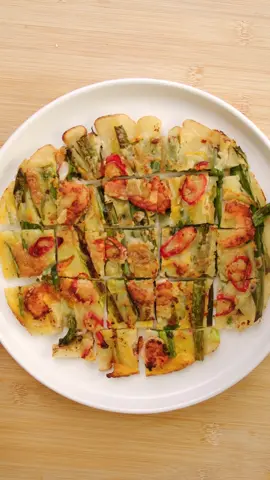 Yg kesindir maap yak sengaja 🤣  Resep dipping sauce: 3 sdm kecap asin 1 sdm cuka beras 1 sdt minyak wijen 1/2 sdt gula 1 sdt wijen sangrai 1/2 sdt cabai bubuk #luvitaho #pajeon