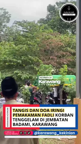 Tangis dan Doa Iringi Pemakaman Fadli Abdul Yahya Korban tenggelam di Kalimalang. Sabtu,(27/9) sore. Fadli tinggal bersama dengan keluarga angkatnya dikarenakan mamahnya sudah meninggal dunia. Semoga almarhum Fadli diterima amal ibadah dan iman islamnya, dan buat keluarga yang ditinggalkan diberi ketabahan, Aamiin. #informasi #karawang #news #jenazah #kecelakaan