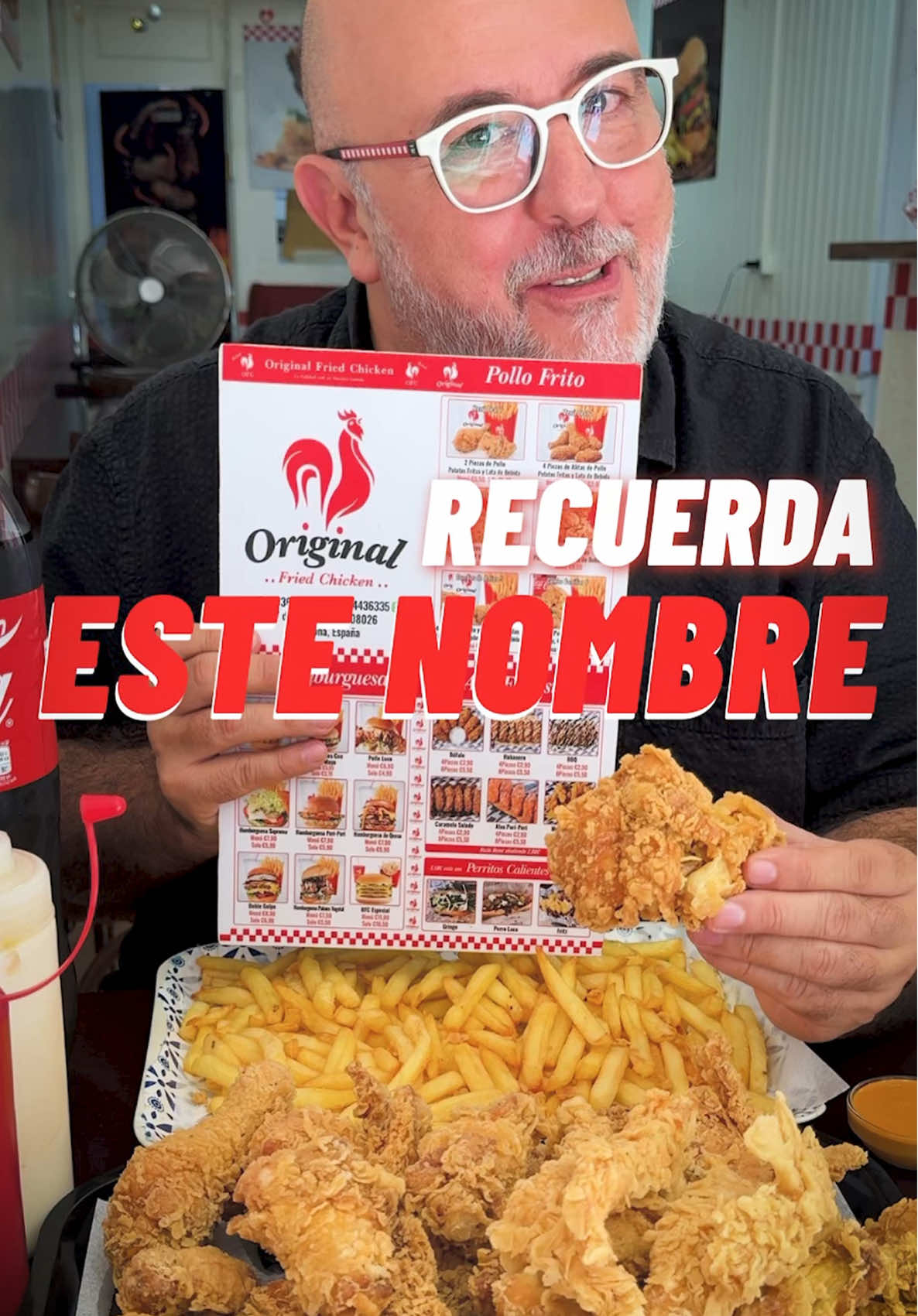 🍗El pollo frito rebozado al estilo sureño de los EE.UU, conquistó el mundo con sus restaurantes de comida rápida. Quién sabe si en poco tiempo el proyecto familiar de Ali Hussein logra repetir ese éxito con su restaurante @original fried chicken Argumentos no le faltan! Pollo delicioso y menús increíblemente económicos 💶👌 📍C/ del Degà Bahí, 11-13, Barcelona #pollofrito #pollobroaster #periperichicken #friedchicken 
