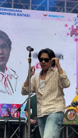 @Rony Parulian - Dengarlah Cinta at Ciwalk Bandung 