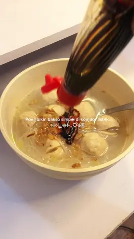 Bikin bakso simpel pake kompor listrik, nggak perlu lama nunggunya ya ternyata cepet panas nya😄😄 #anakkost #resepanakkos #masakansimple #masakdipancilistrik #povanakkos 